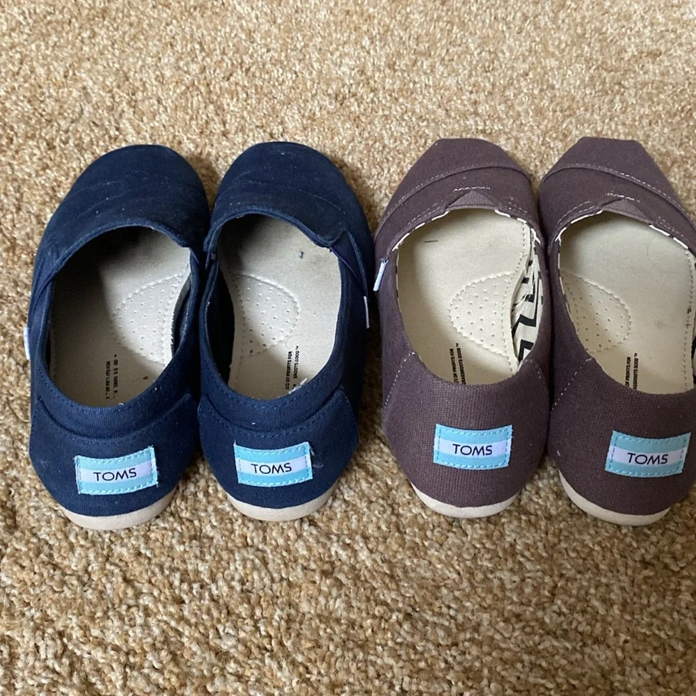Tom’s slip on shoes. 2 pair, dark blue and dark brown. - Picture 4 of 9